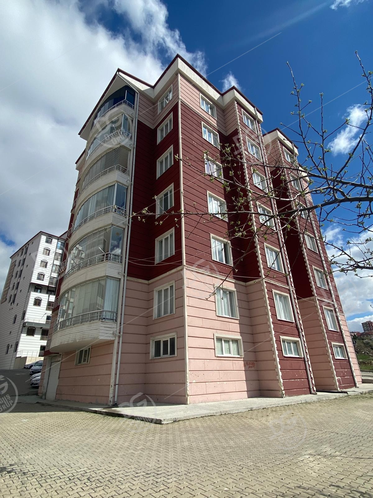 ÇEMSAN SİTESİNDE 4+1 SATILIK DAİRE