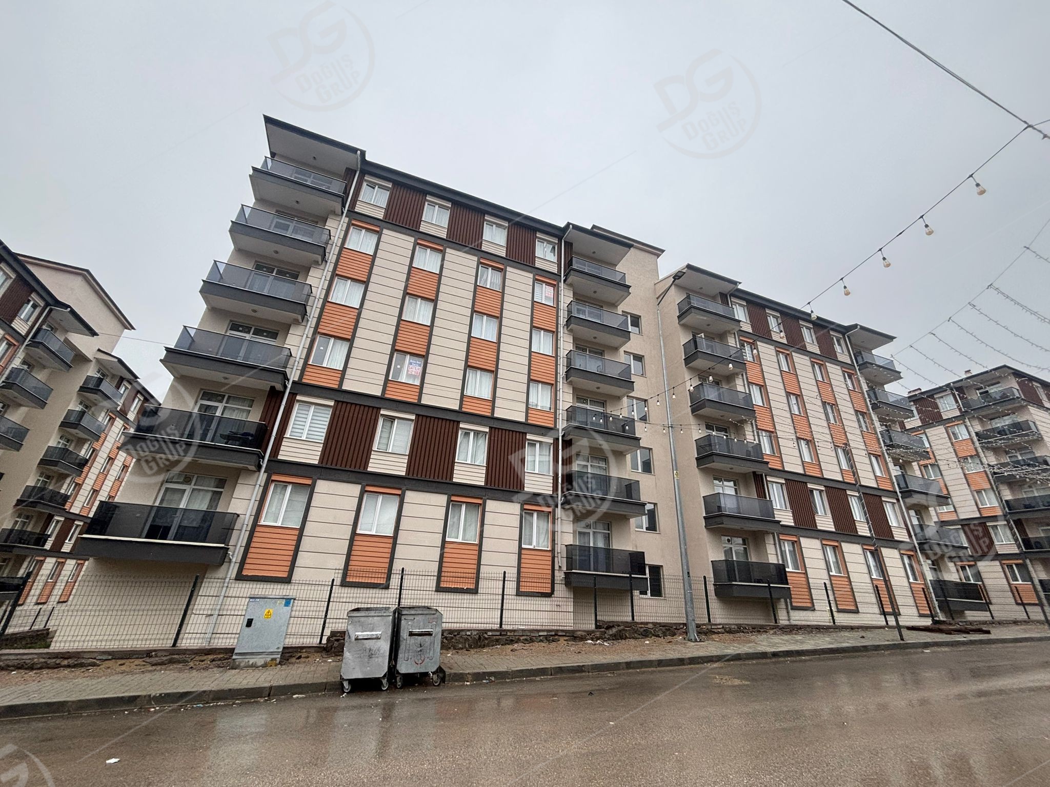 ÜNİVERSİTE BÖLGESİNDE ARAKAT 2+1 EŞYALI KİRACILI SATILIK DAİRE