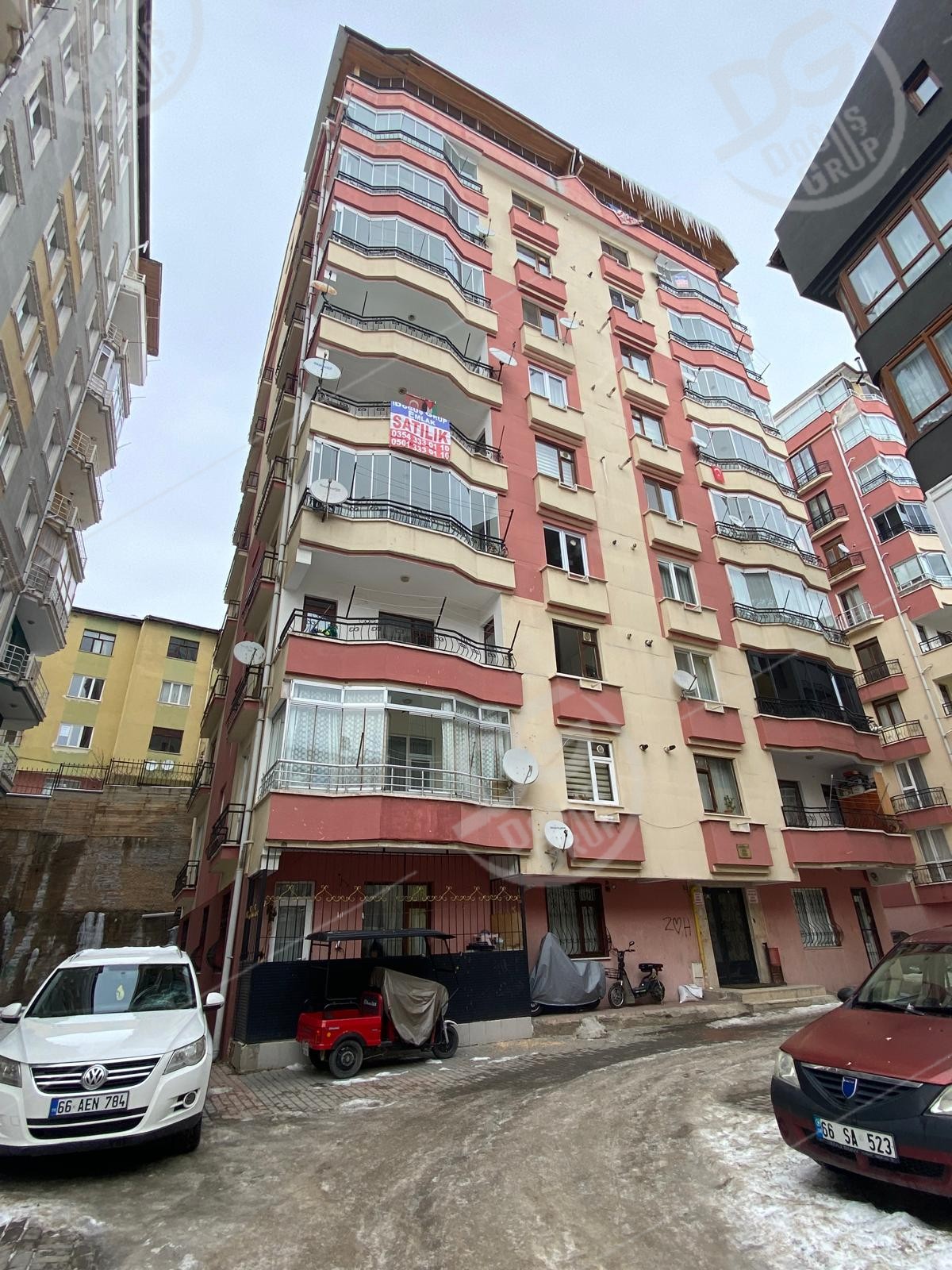 ŞEHİR MERKEZİ VALİ KONAĞI YANI ARAKAT 3+1 SATILIK DAİRE