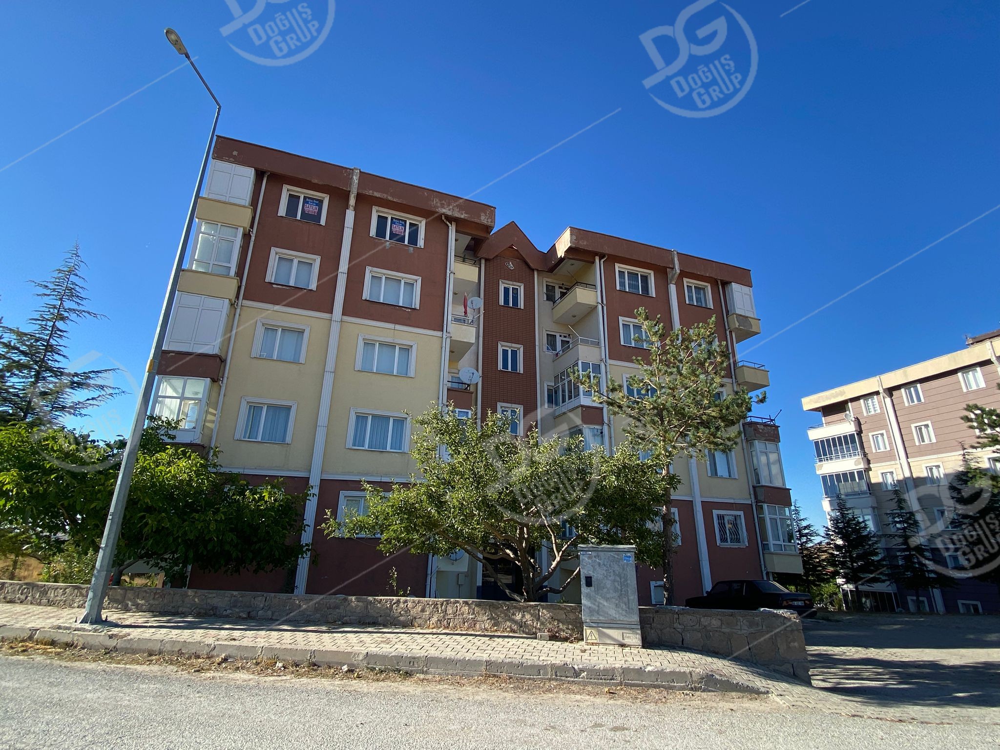 BAHÇEŞEHİRDE GÜNEY BATI AÇIK CEPHELİ 3+1 SATILIK DAİRE