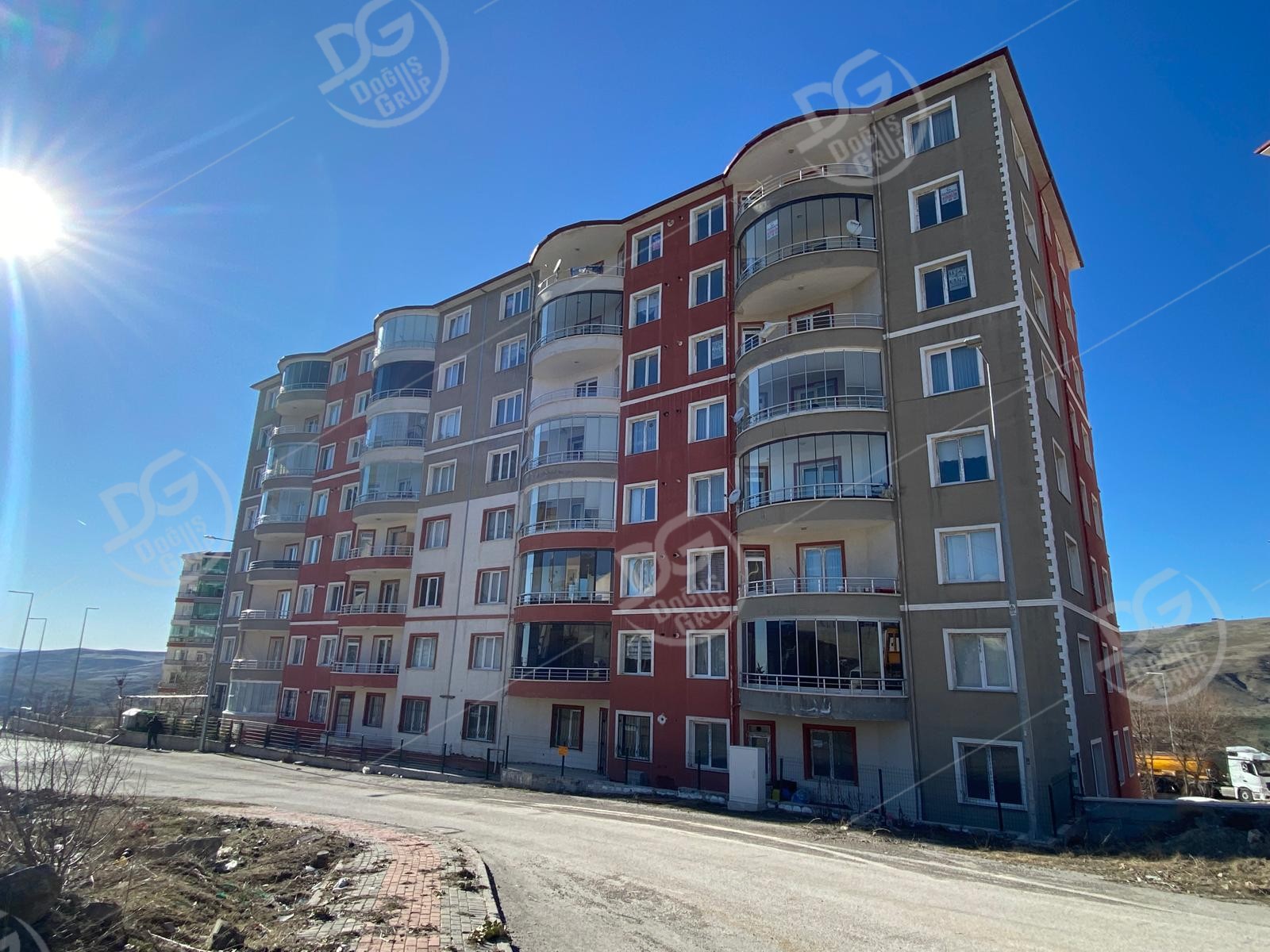 ÜNİVERSİTE YOLU ÜZERİ 4+1 KİRALIK DAİRE