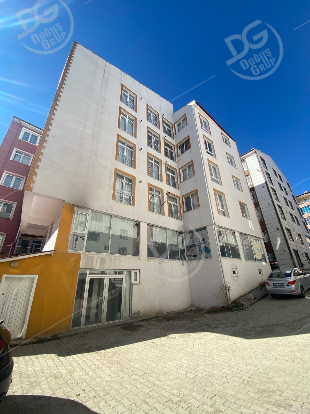ŞEHRİN MERKEZİNDE GENİŞ 2+1 SATILIK DAİRE