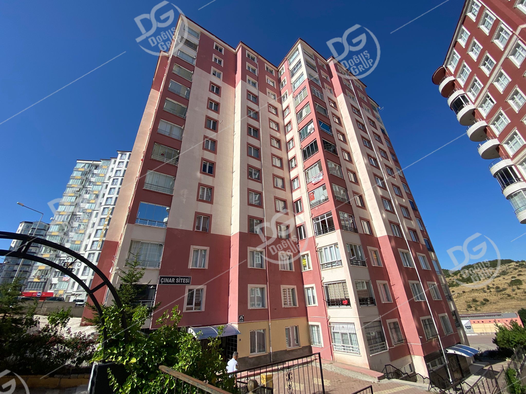 KENTPARK BÖLGESİ SİTE İÇERİSİNDE ARA KAT 3+1 DAİRE