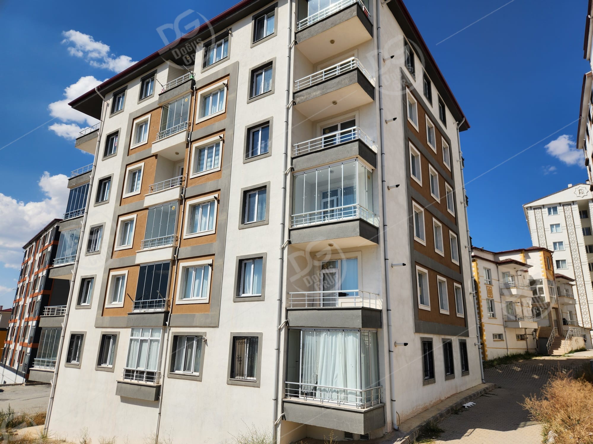 ÜNİVERSİTE YOLU  ÜZERİ 2+1 EŞYALI KİRALIK DAİRE