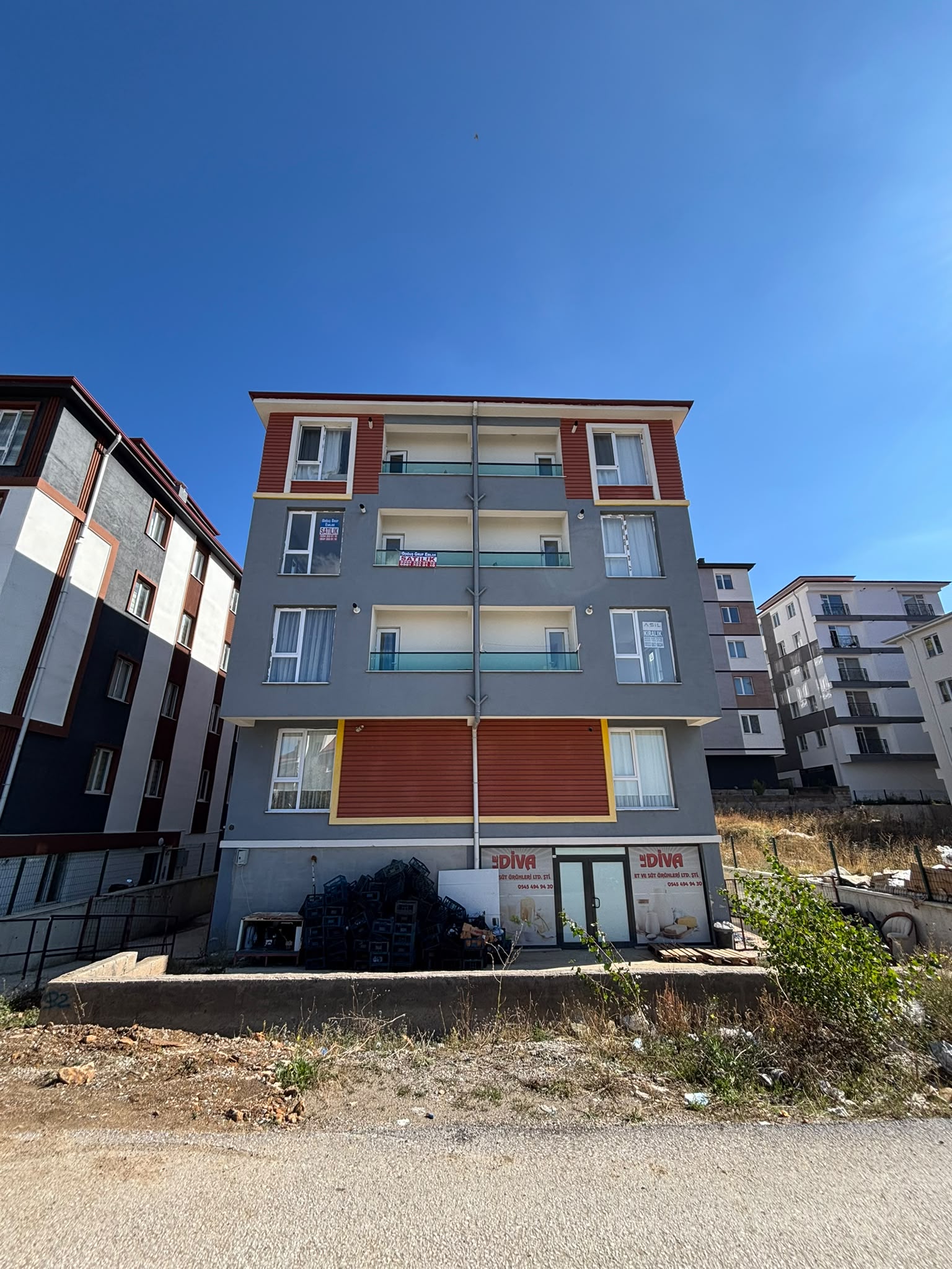 ÜNİVERSİTE BÖLGESİNDE ARAKAT 2+1 SATILIK DAİRE
