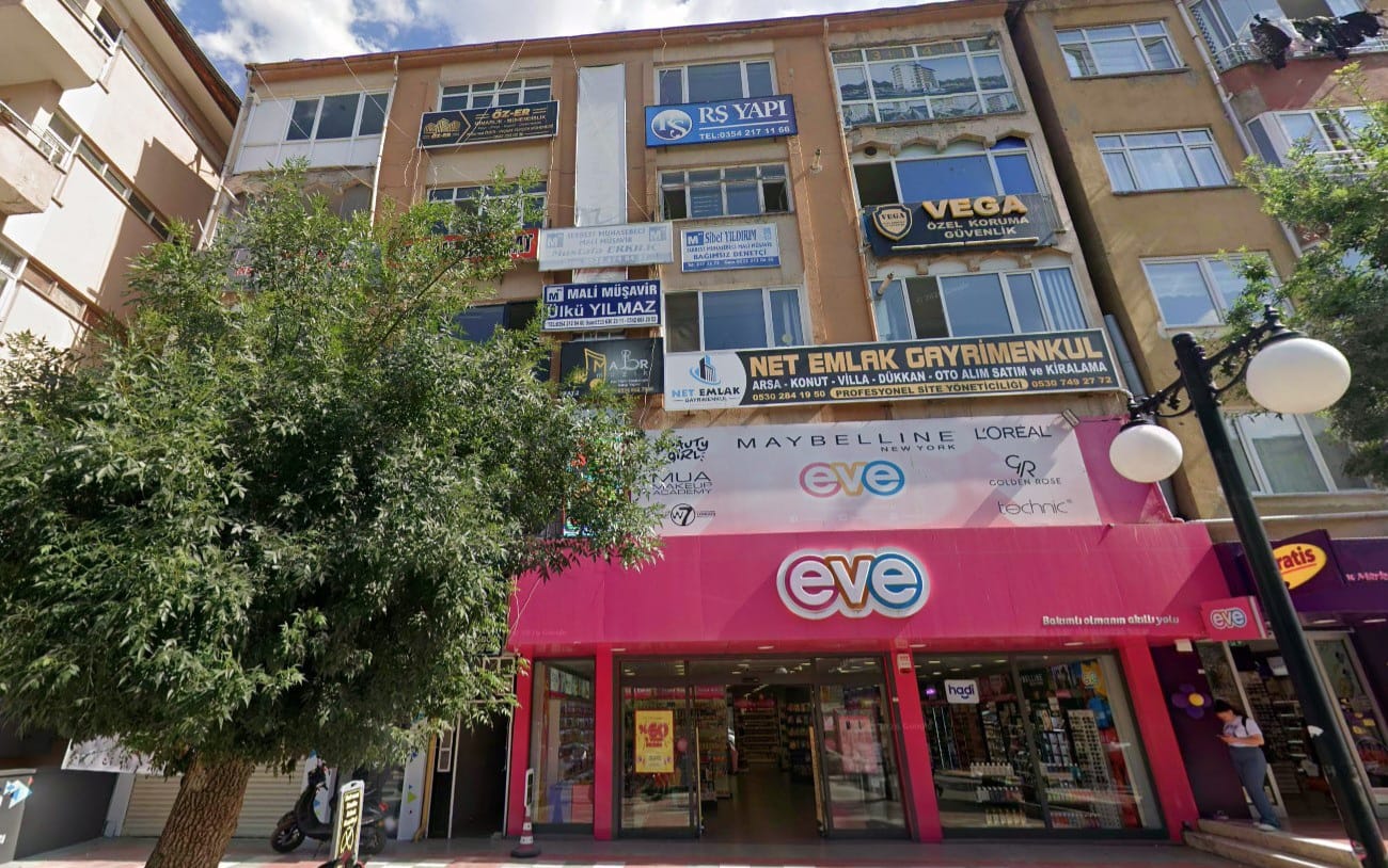 LİSE CADDESİNDE İSTER EV İSTER BÜRO FIRSATI