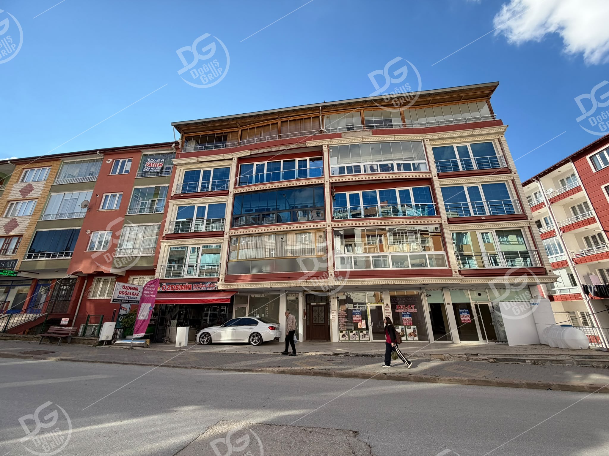 ESKİ HASTANE CADDESİNDE GENİŞ m² KİRALIK İŞ YERİ