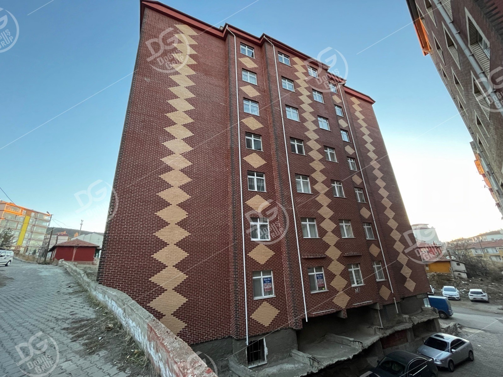 ŞEHİR MERKEZINDE UYGUN FİYATA 3+1 SATILIK DAİRE