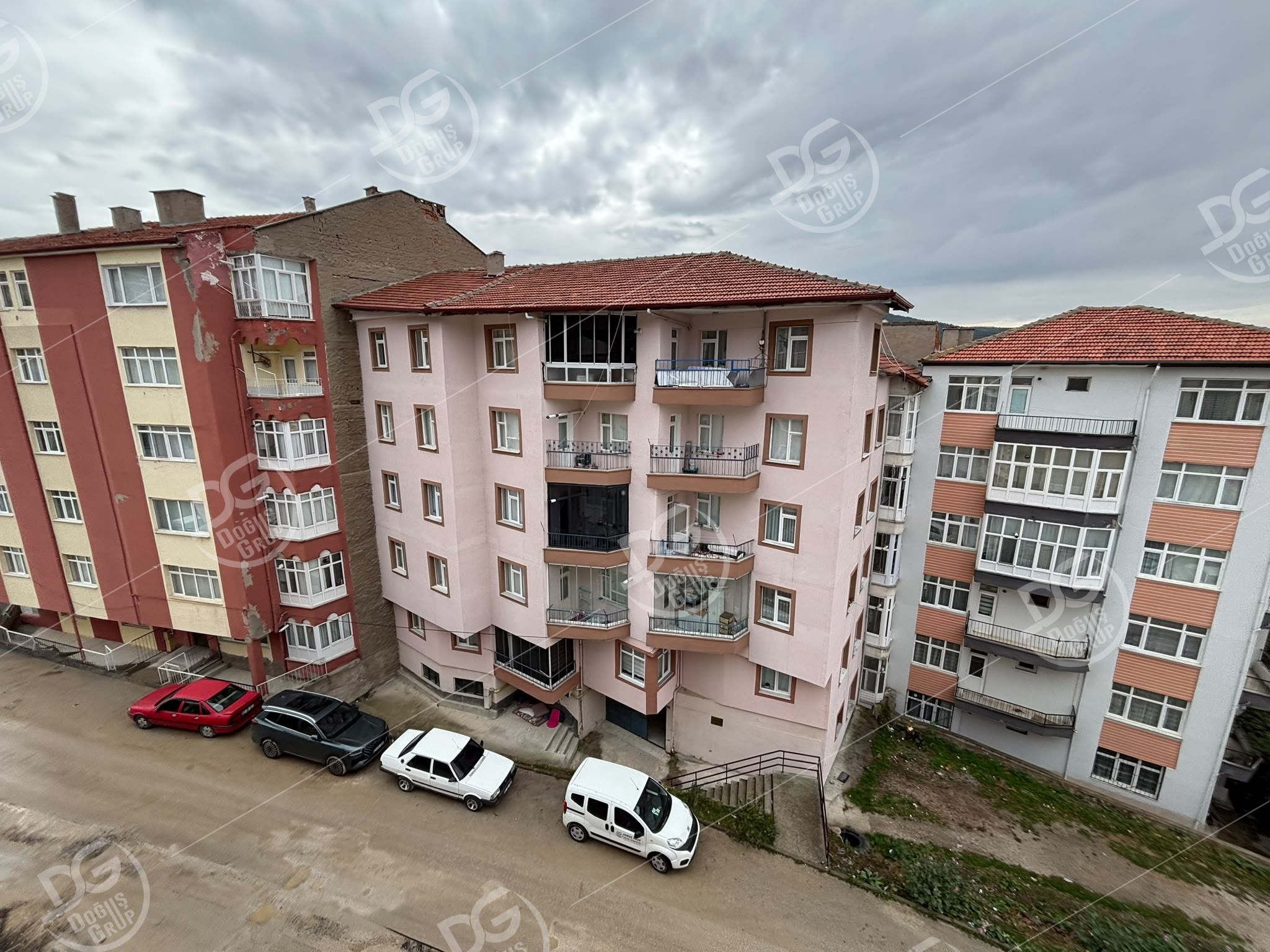 ŞEHİR MERKEZİ GENİŞ 2+1 EŞYALI DAİRE