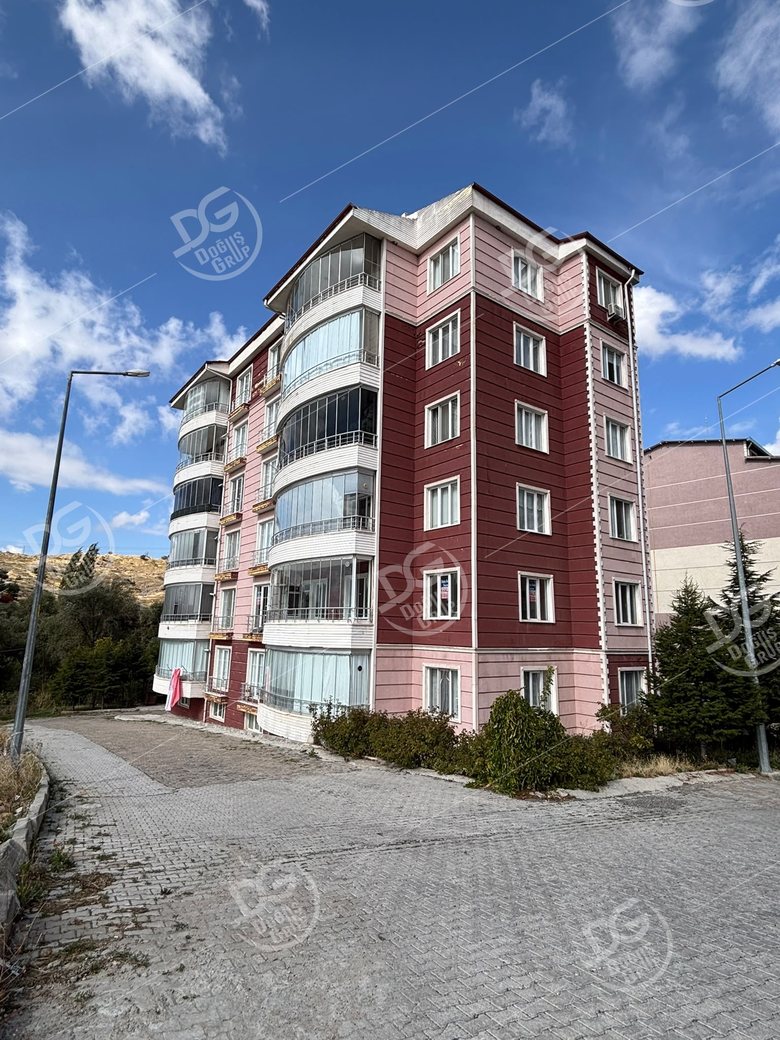 ÜNİVERSİTE YOLU ÜZERİ 4+1 KİRALIK DAİRE