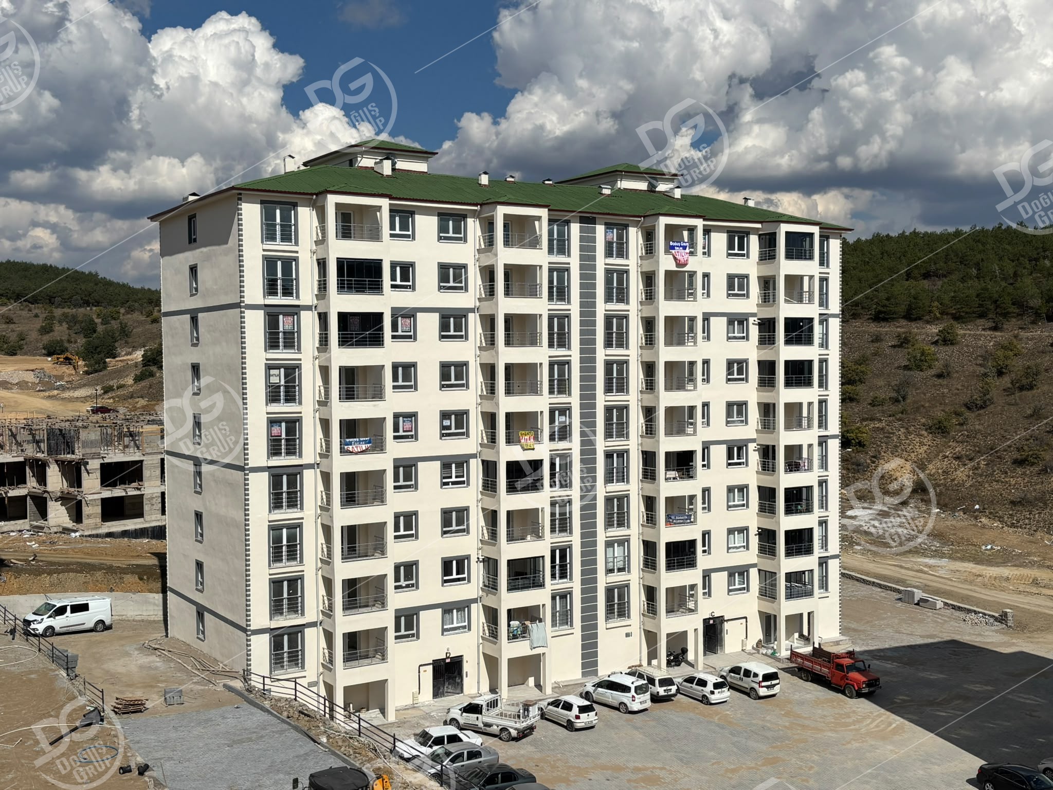 SPORVADİSİNDE FİLE EVLERİNDE 3+1 SATILIK DAİRE