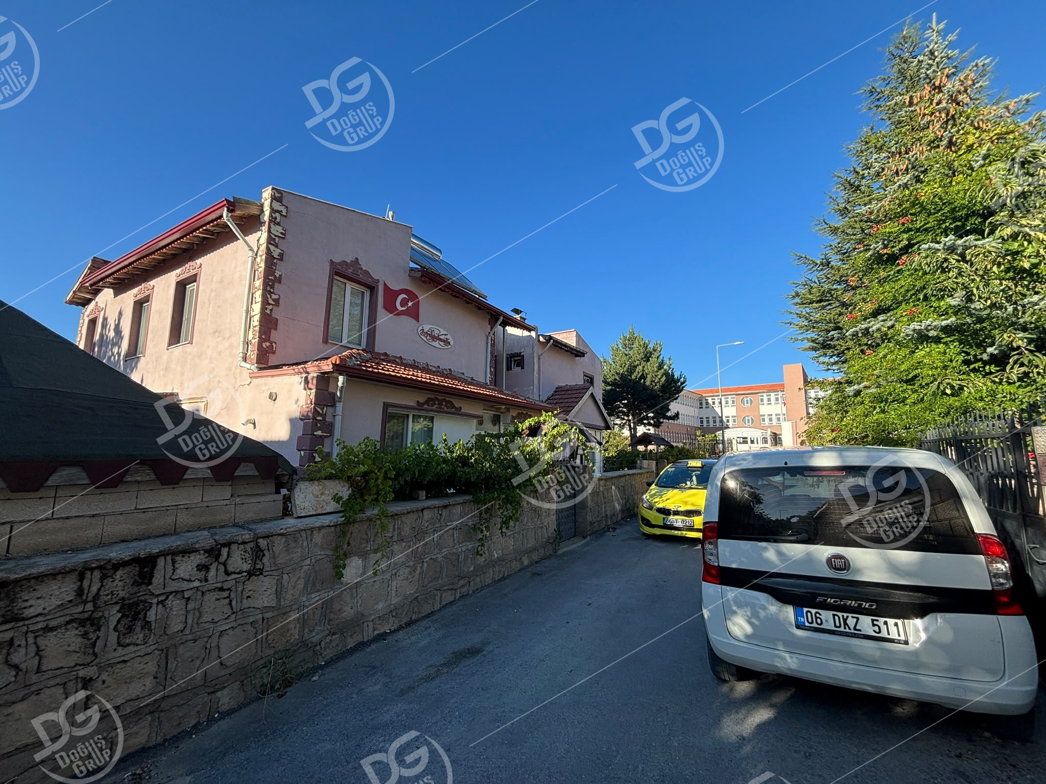 BAHÇEŞEHİR MAHALLESİNDE GENİŞ BAHÇELİ SATILIK DUBLEXS