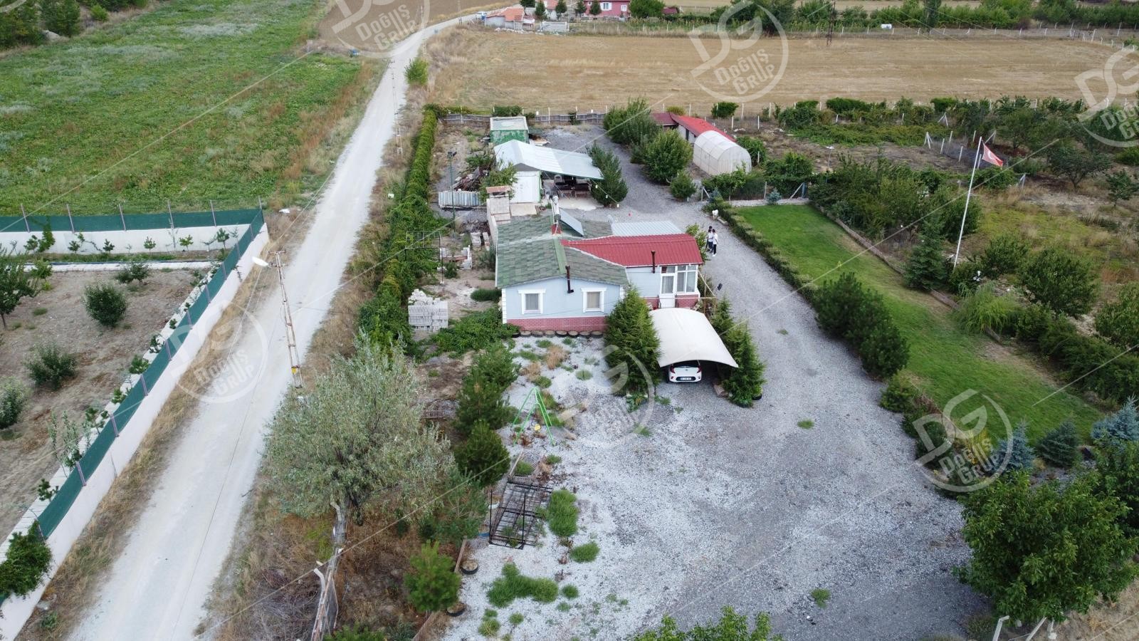 FAKIBEYLİDE SATILIK EV VE BAHÇE