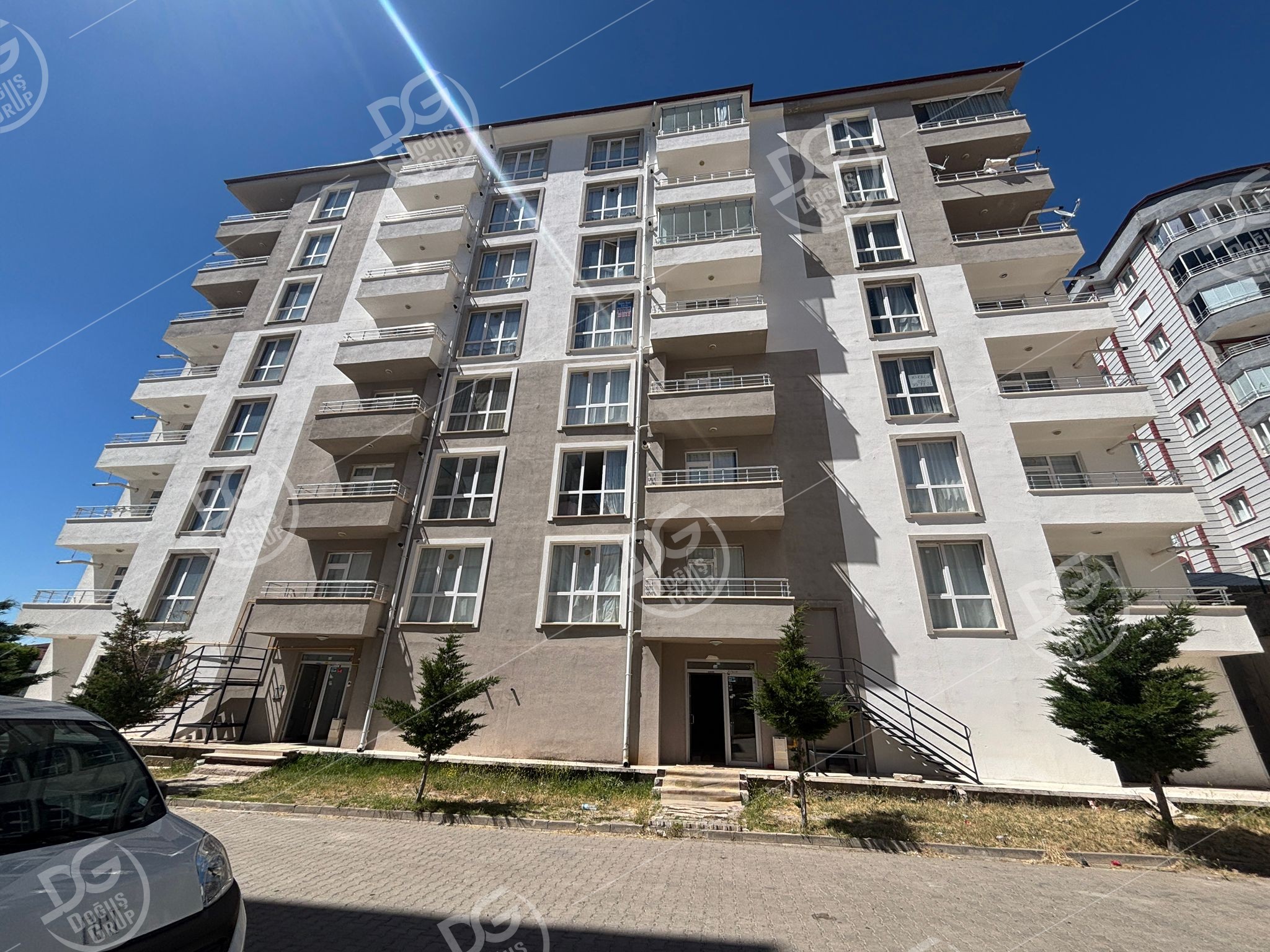 ÜNİVERSİTE YOLU ÜZERİ EŞYALI KİRALIK 1+1 ARA KAT GÜNEY CEPHE